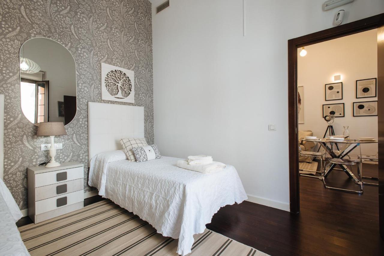 Apartamento Puerta Real - Free Parking Sevilha Exterior foto